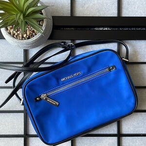 Michael Kors. Polly Crossbody